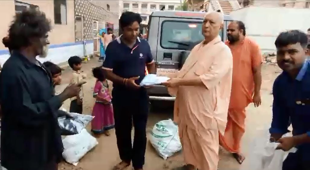 ঘূর্ণিঝড় 'বিপর্যয়' ক্ষতিগ্রস্ত মানুষদের সেবা কাজে ভারত সেবাশ্রম