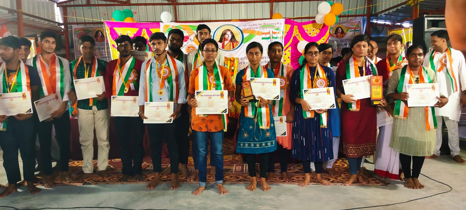 স্বাধীনতা দিবসে কৃতি ছাত্রছাত্রীদের সম্বর্ধনা