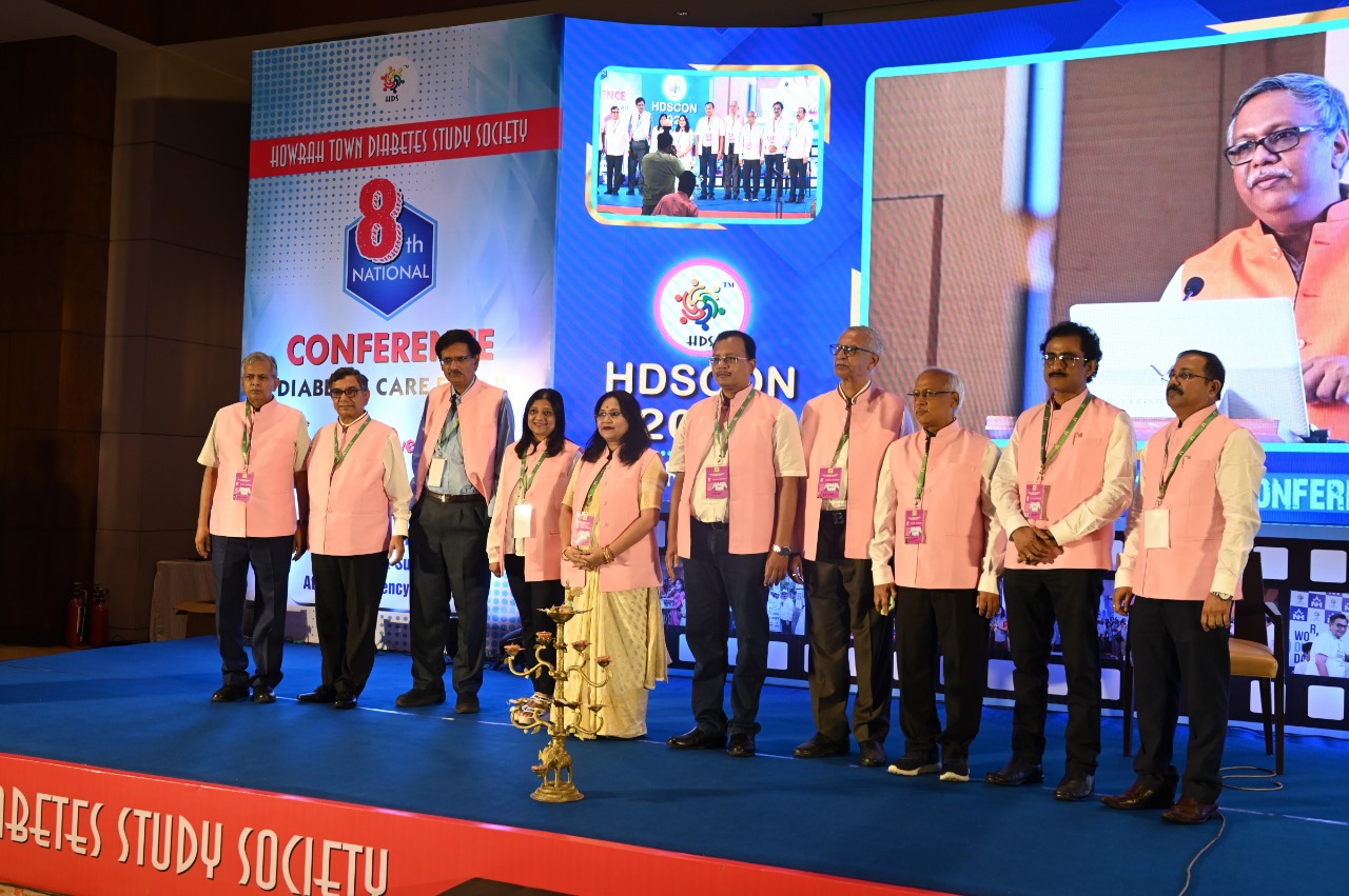 জাঙ্ক ফুডের ব্যবহার কমিয়ে শরীর চর্চার মাধ্যমে ডায়াবেটিসের মতো রোগকে নিয়ন্ত্রণে আনা