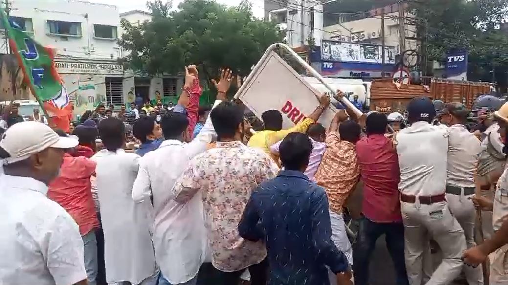 মেরি মাটি মেরা দেশ কর্মসূচীতে বিজেপিকে বাধা দিল পুলিশ