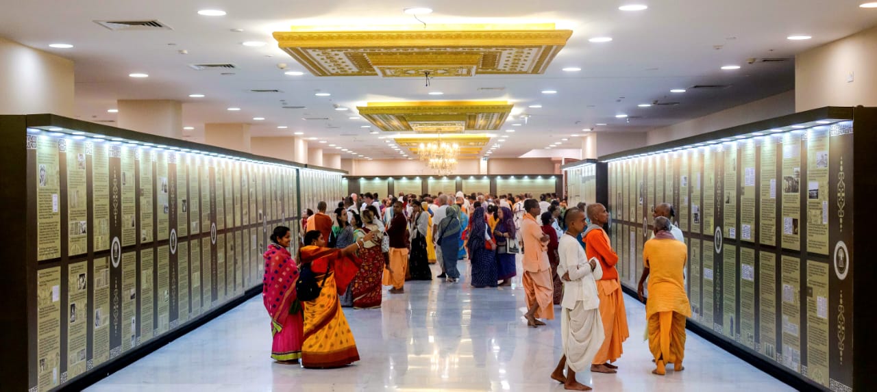 শ্রীল প্রভুপাদের দুষ্প্রাপ্য ছবি, পাণ্ডুলিপি নিয়ে বিশ্বের বৃহত্তম প্রদর্শনী মায়াপুর ইস্কনে