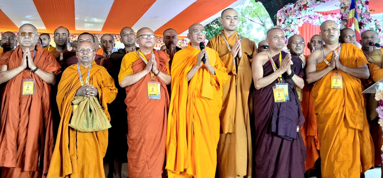 বুদ্ধ পূর্ণিমায় বিশ্বশান্তির বার্তা দিলেন দেশ-বিদেশের বৌদ্ধ ভিক্ষুরা