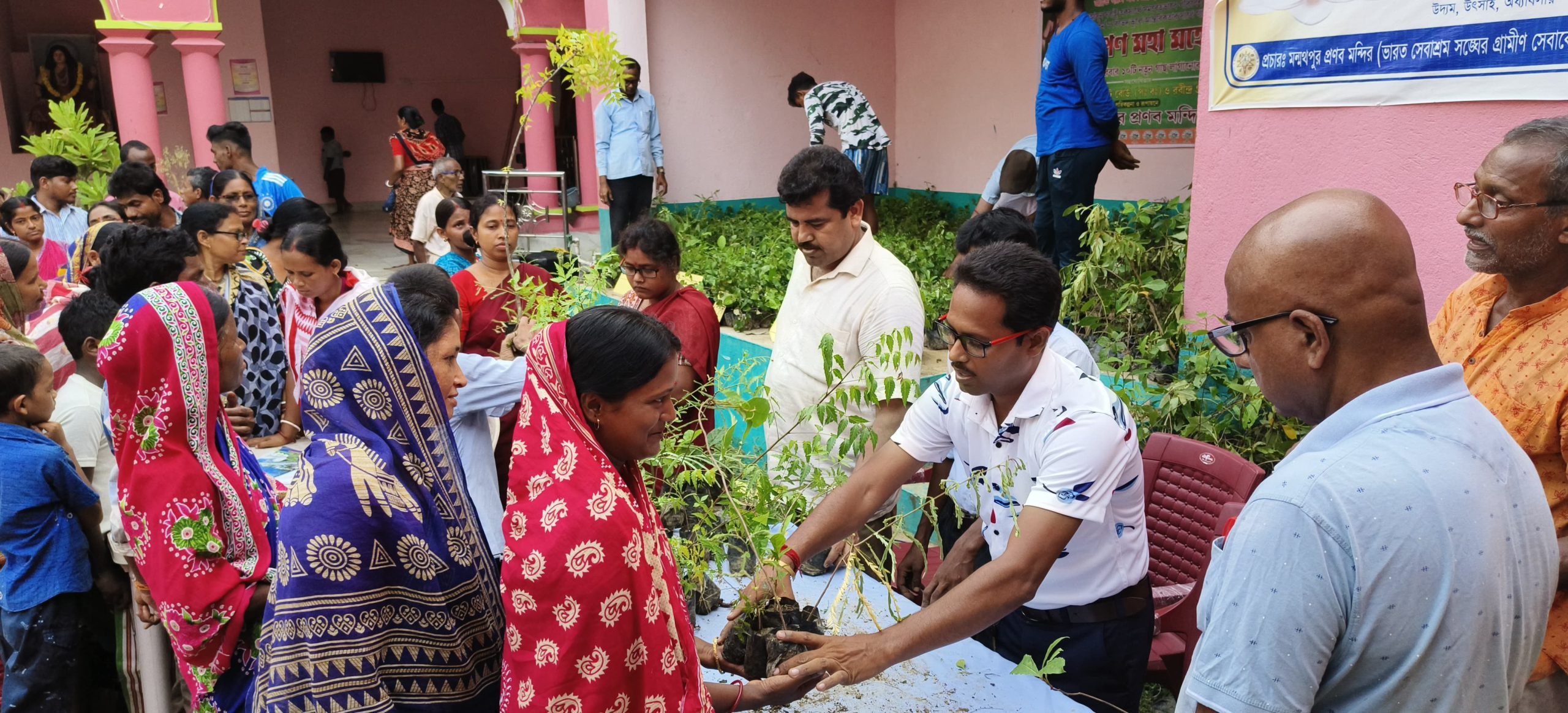 বর্ষার আগে ভারত সেবাশ্রম সংঘের উদ্যোগে সুন্দরবন এলাকায় বৃক্ষরোপণ