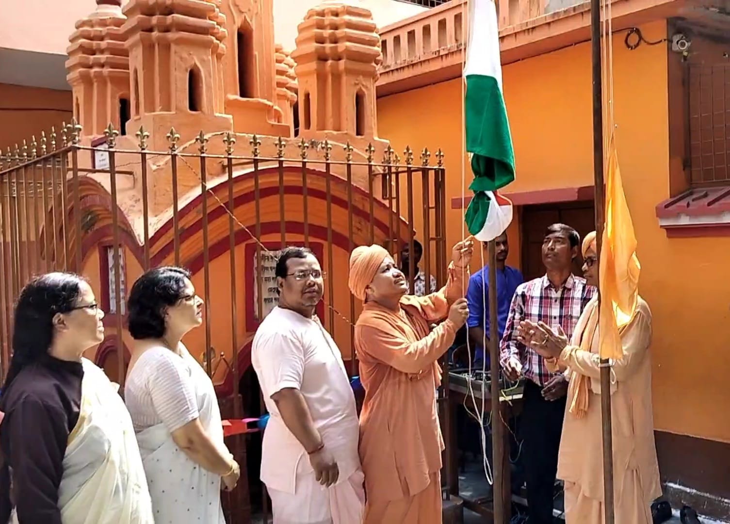 টালিগঞ্জে স্বামী প্রণবানন্দ বিদ্যাপিঠে স্বাধীনতা দিবস পালন
