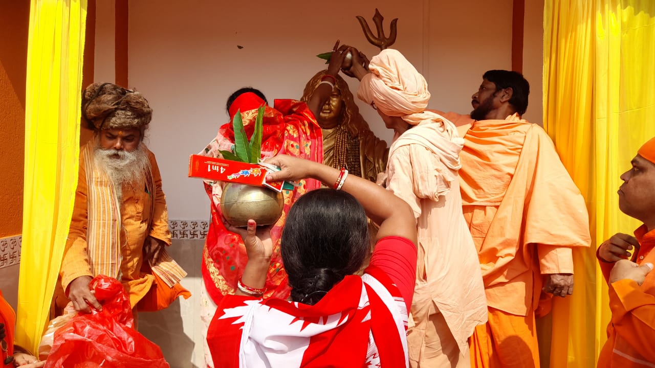 দক্ষিণ ২৪ পরগণা জেলার কাকদ্বীপ ব্লকের অন্তর্গত প্রায় প্রতিটি গ্রাম পঞ্চায়েত মনীষীদের নামে নামাঙ্কিত