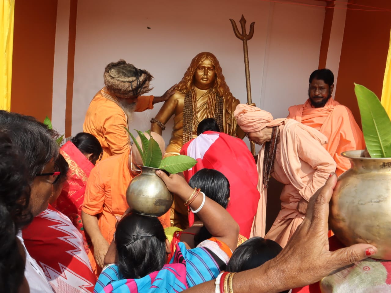 দক্ষিণ ২৪ পরগণা জেলার কাকদ্বীপ ব্লকের অন্তর্গত প্রায় প্রতিটি গ্রাম পঞ্চায়েত মনীষীদের নামে নামাঙ্কিত