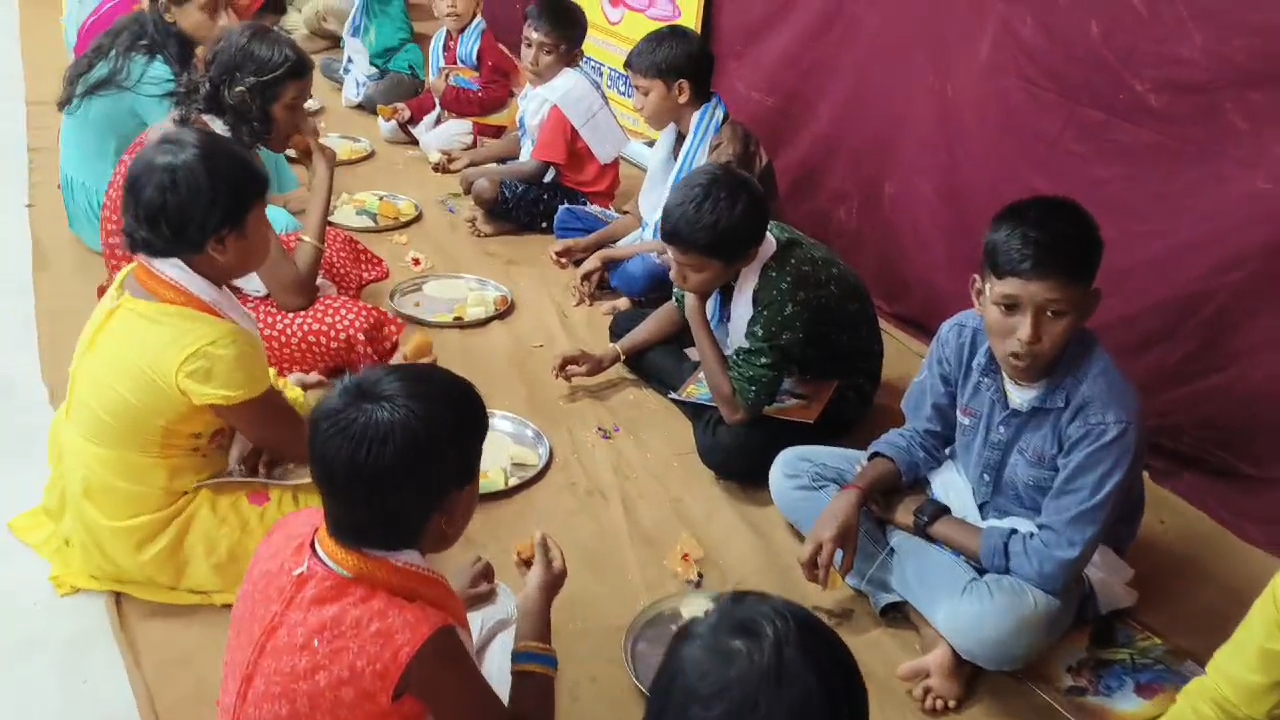 দক্ষিণ ২৪ পরগনার মন্মথপুরে গন ভাইফোঁটা পালন করে গ্রামবাসী