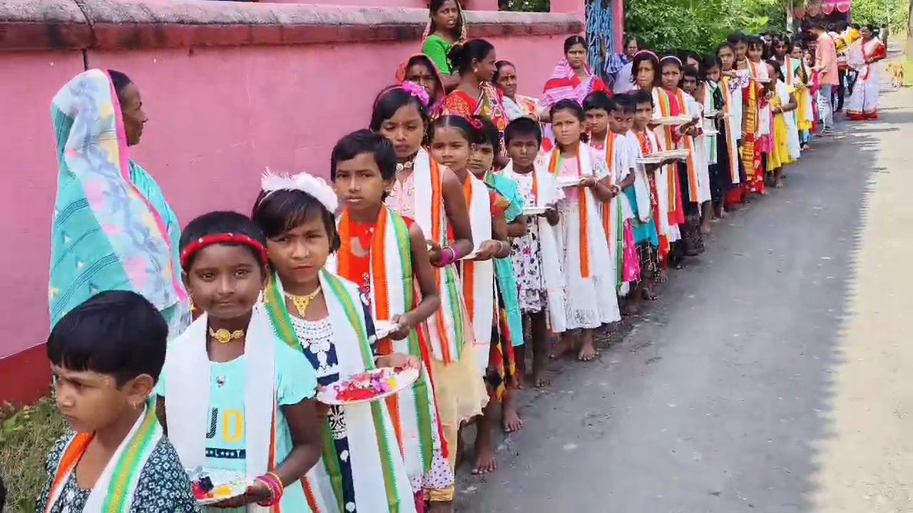 দক্ষিণ ২৪ পরগনার মন্মথপুরে গন ভাইফোঁটা আয়োজন করা হয়