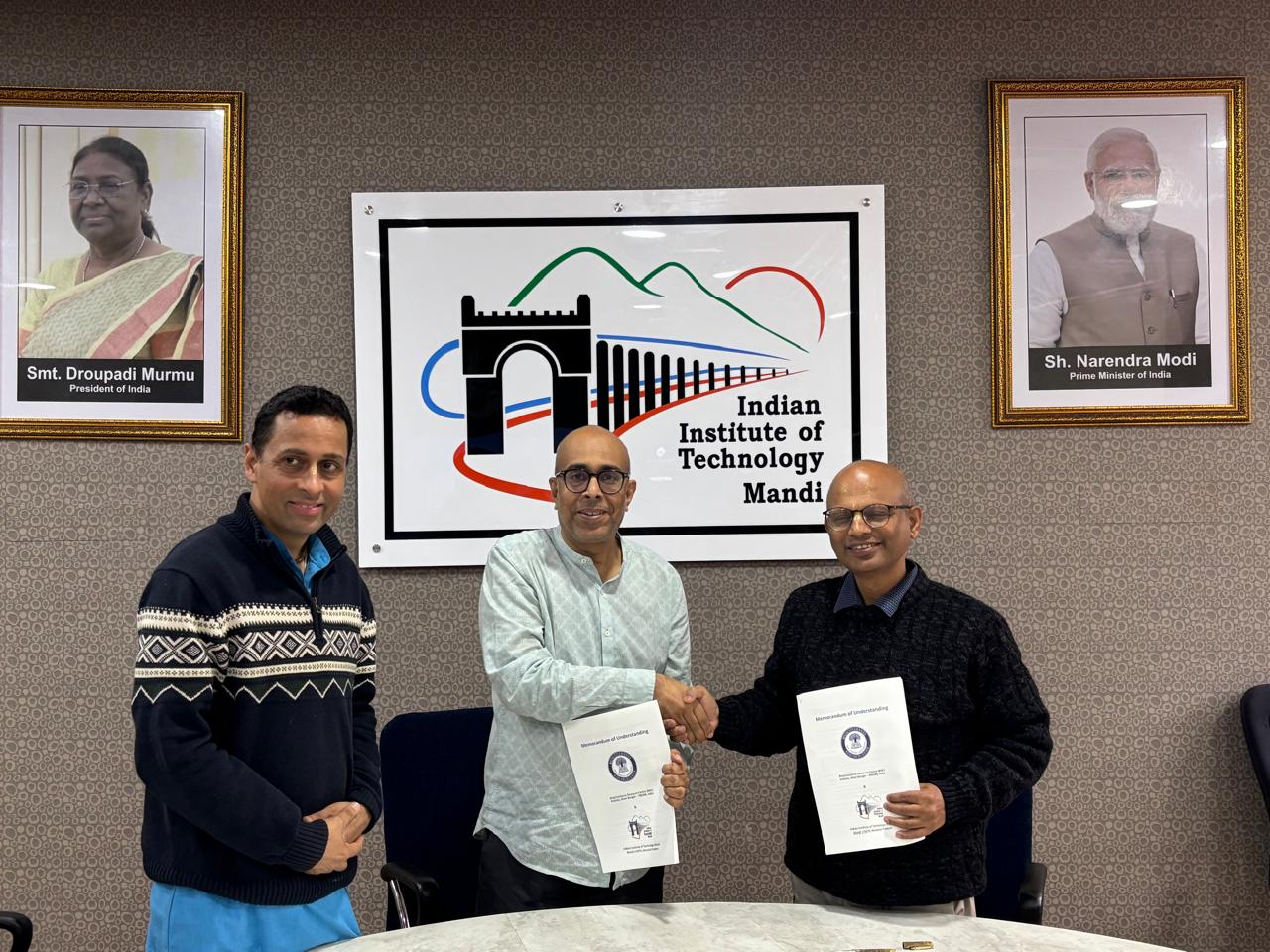 পাণ্ডুলিপি সংরক্ষণ ও গবেষণায় সাহায্য করতে আইআইটি মাণ্ডির সঙ্গে সমঝোতা ভক্তিবেদান্ত রিসার্চ সেন্টারের