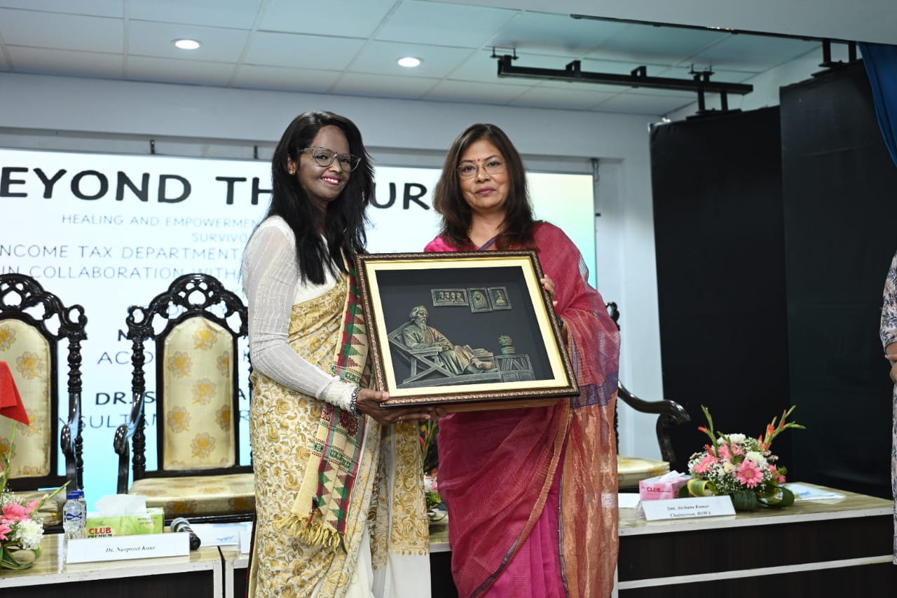 কলকাতায় অ্যাসিড সারভাইভার লক্ষ্মী আগরওয়াল শোনালেন তাঁর জীবন কাহিনী