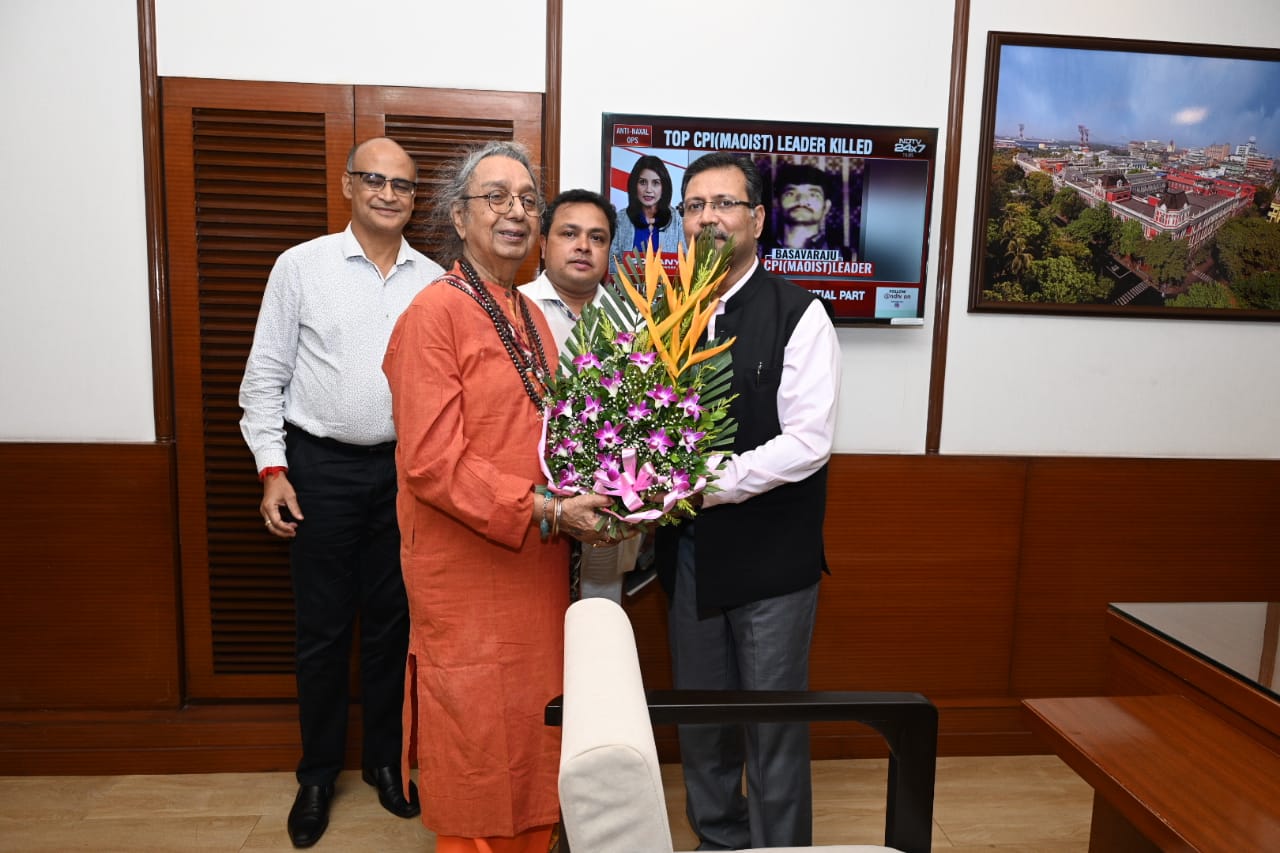 নব্বই পেরিয়েও লোক সঙ্গীতের ঐতিহ্য প্রসারে ব্যস্ত বাউল সম্রাট পূর্ণচন্দ্র দাস