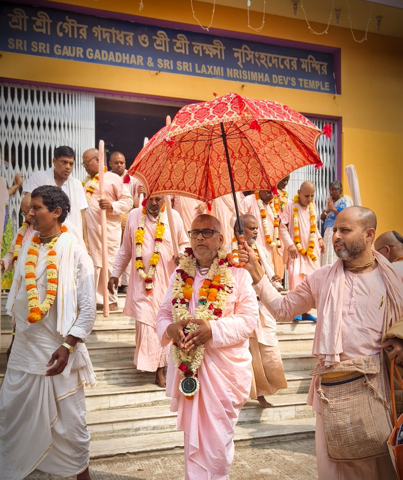 ফাল্গুনের শেষপ্রহরে যখন বাংলার আকাশে রঙের উল্লাস, তখন গঙ্গাতীরবর্তী নবদ্বীপ যেন অন্য এক আবহে জেগে