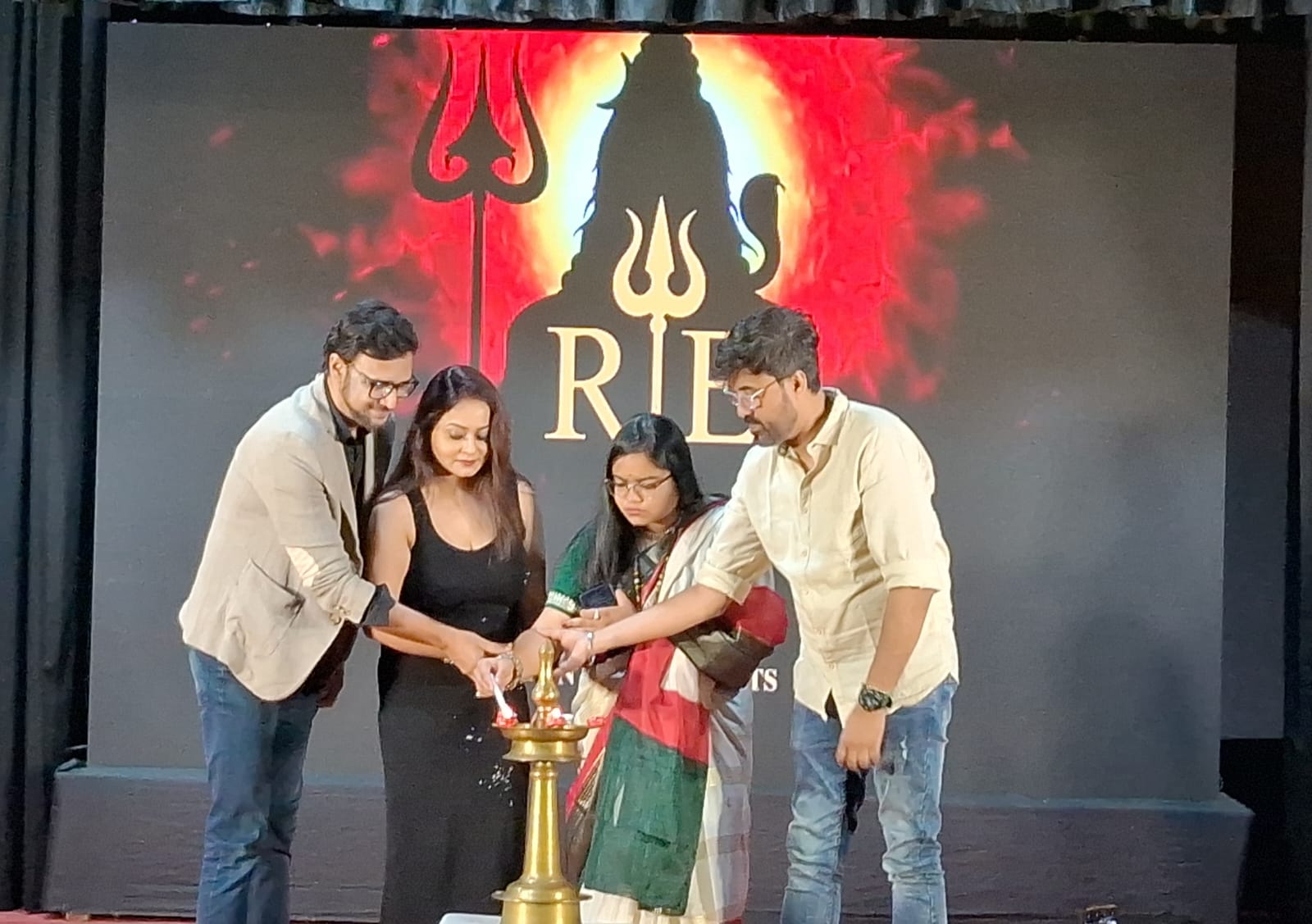 ‘মাধবীলতা’ সমাজকে প্রশ্নের মুখে দাঁড় করাতে আসছে নতুন ছবি