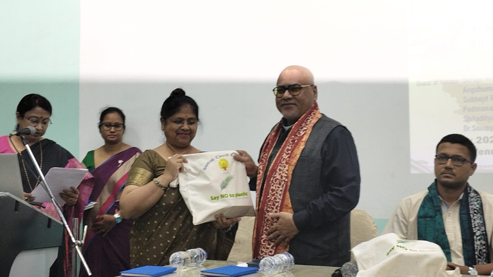 আজকের দিনে ডেটাই হচ্ছে ক্ষমতার উৎস। সেইখানে দাঁড়িয়ে আমি মনে করি এই ধরনের পাঠক্রমের খুবই উপযোগিতা রয়েছে৷